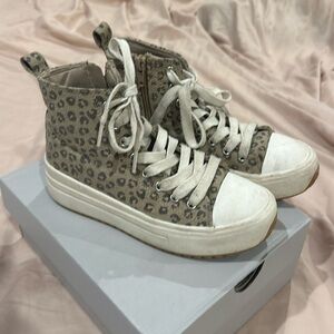 Art class leopard print sneakers